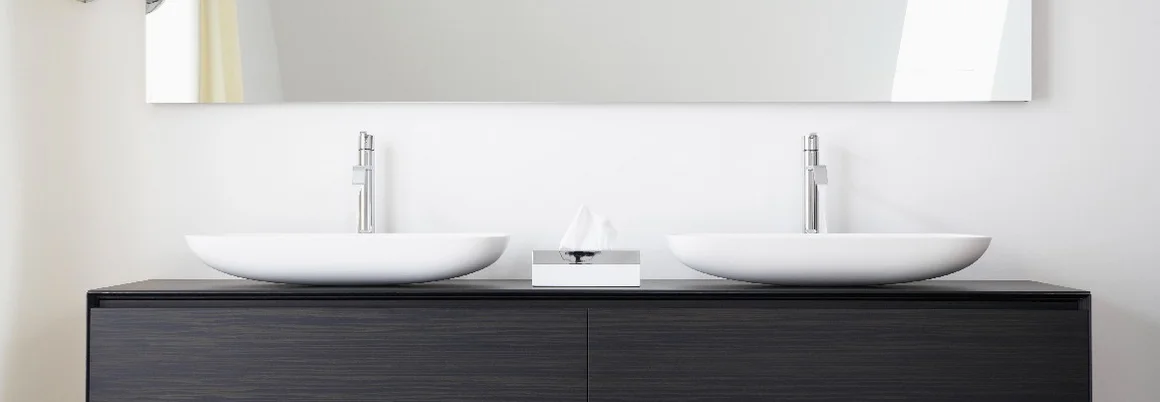 Doppelwaschbecken mit Spiegel